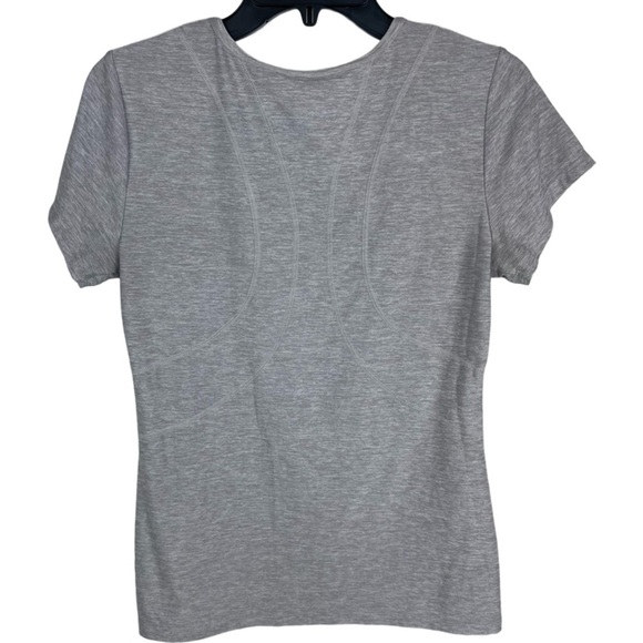 Reebok Woman’s Gray Round Neck short sleeve workout tee shirt size Small - Picture 2 of 8